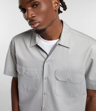 Charger l'image dans la galerie, DICKIES CHEMISE MANCHES COURTES Gris clair