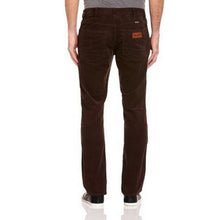 Charger l'image dans la galerie, WRANGLER PANTALON ARIZ VELOURS Marron fonce