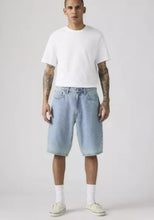 Charger l'image dans la galerie, LEVIS BAGGY SHORT 478 Bleu ciel
