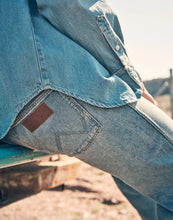 Charger l&#39;image dans la galerie, WRANGLER JEAN&#39;S LOOSE STRAIGHT Bleu délavé
