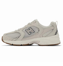 Charger l&#39;image dans la galerie, NEW BALANCE MR530 Gris clair
