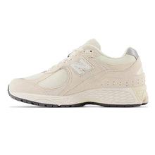 Charger l'image dans la galerie, NEW BALANCE M2002RCC Ecru
