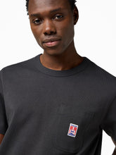 Charger l&#39;image dans la galerie, WRANGLER TEE SHIRT POCKET Noir
