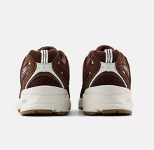 Charger l'image dans la galerie, NEW BALANCE 530 Marron
