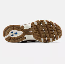 Charger l'image dans la galerie, NEW BALANCE 530 Marron
