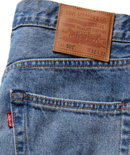 Charger l&#39;image dans la galerie, LEVIS 501 JEAN&#39;S CHEMICALS GRANDE LONGUEUR Bleu ciel
