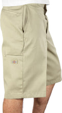 Charger l&#39;image dans la galerie, DICKIES BERMUDA Loose Fit Multi-Use Pocket Work Shorts Beige
